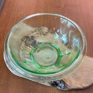 Vintage Anchor Hocking Uranium Glass Bowl